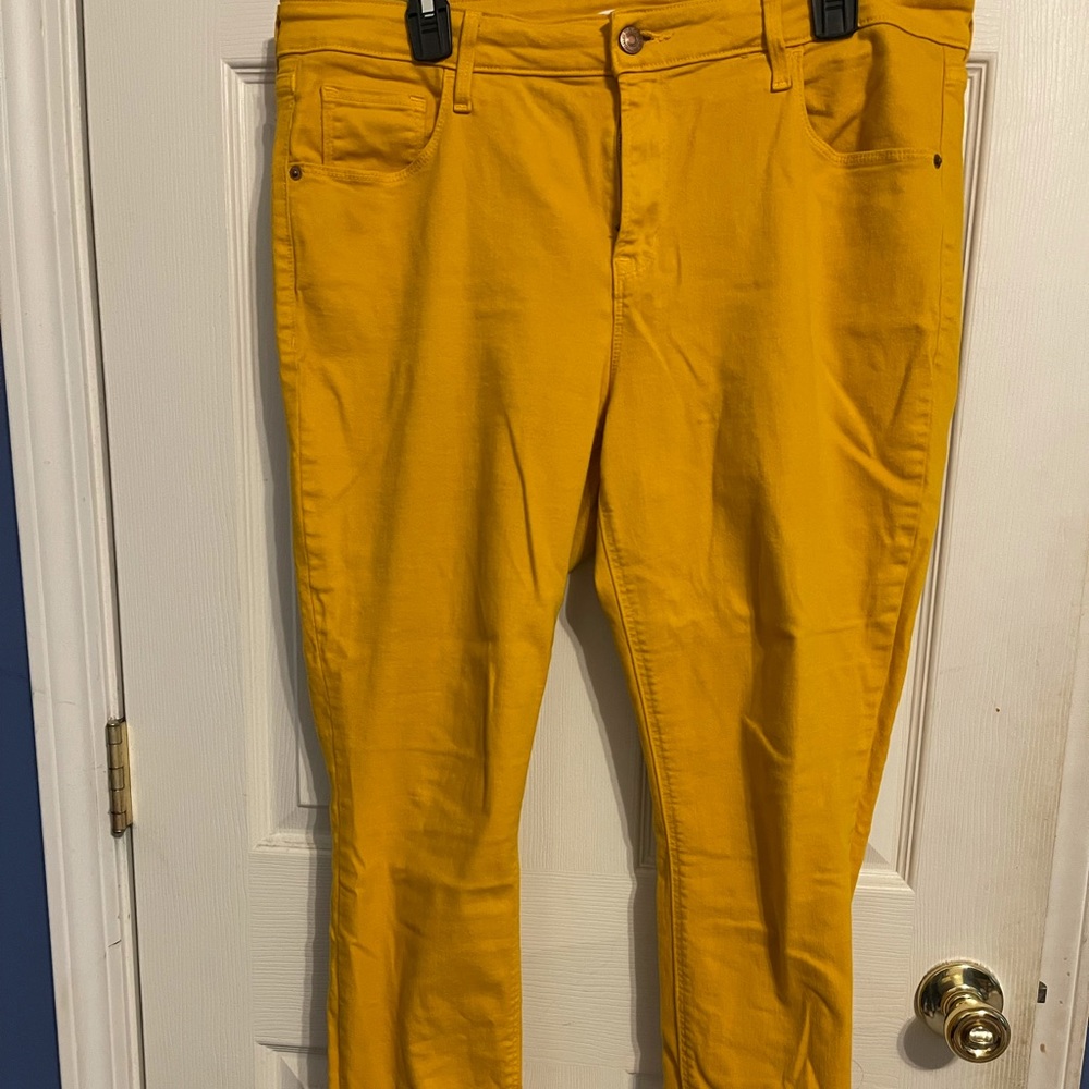 Old Navy Rockstar Jeans in Mustard